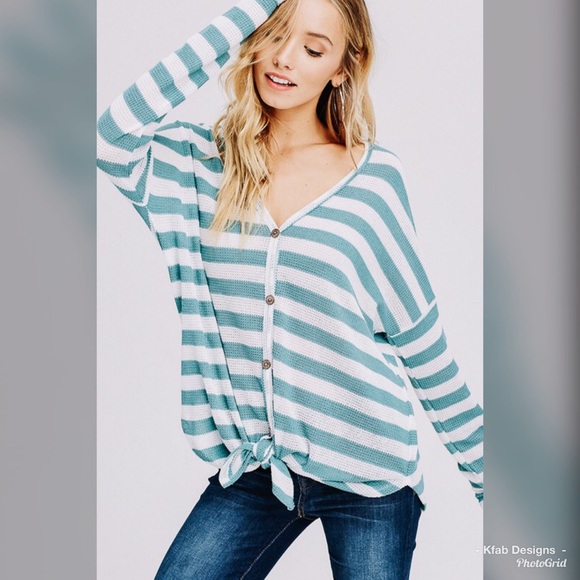 🥰LAST 1! Waffle Knit! Gorgeous Button Down Top! - Picture 6 of 8
